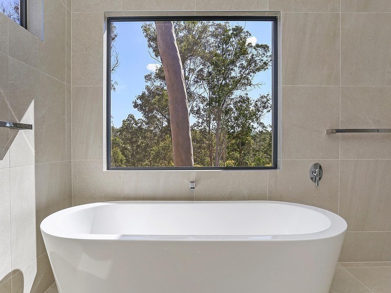 9 Henrii Lane, Chapel Hill QLD 4069