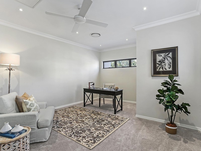 9 Henrii Lane, Chapel Hill QLD 4069