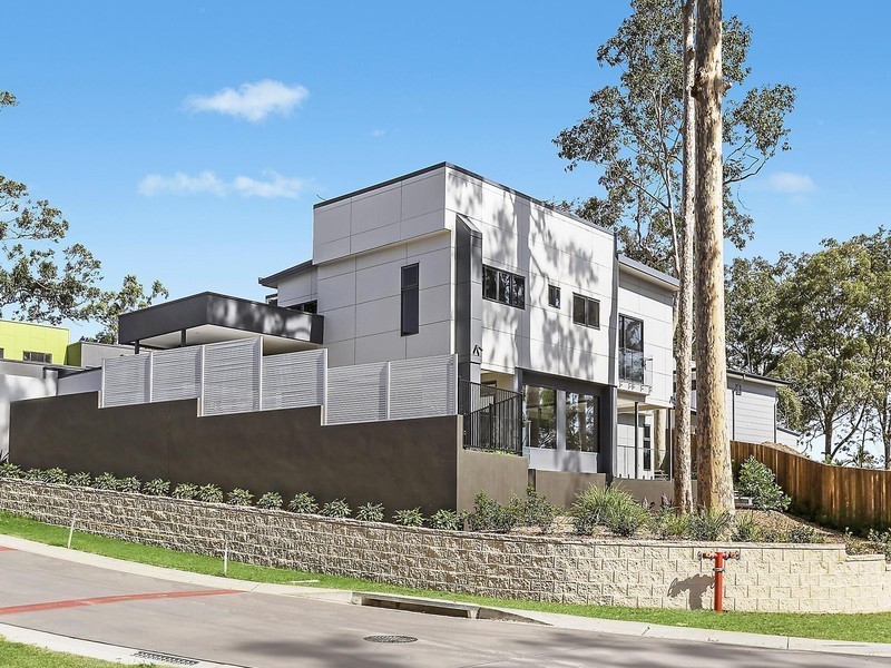 9 Henrii Lane, Chapel Hill QLD 4069