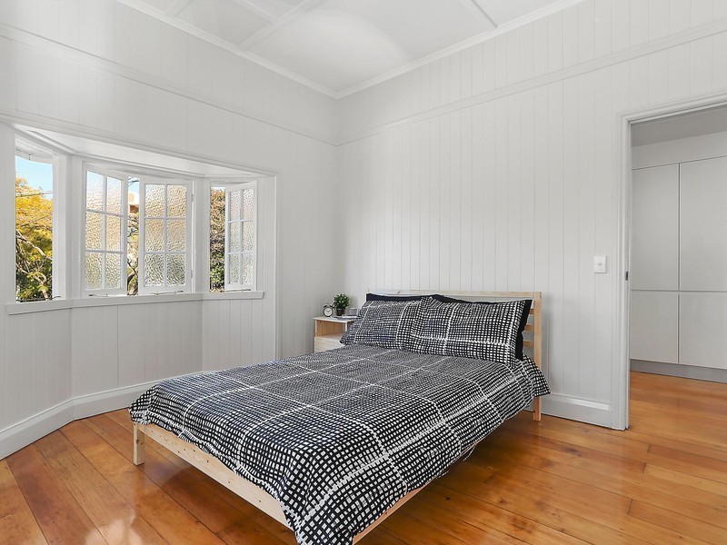 8 Depper Street, St Lucia QLD 4067