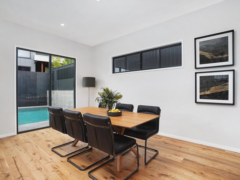 23 Eleventh Avenue, St Lucia QLD 4067