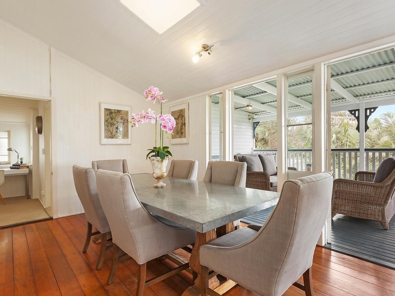 26 Clarence Road, Indooroopilly QLD 4068