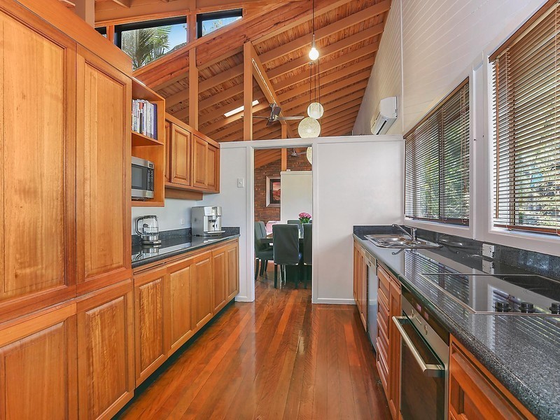 25 Kirkdale Road, Chapel Hill QLD 4069