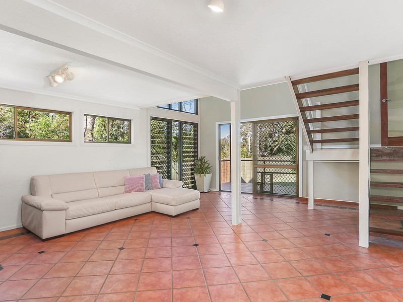 25 Kirkdale Road, Chapel Hill QLD 4069