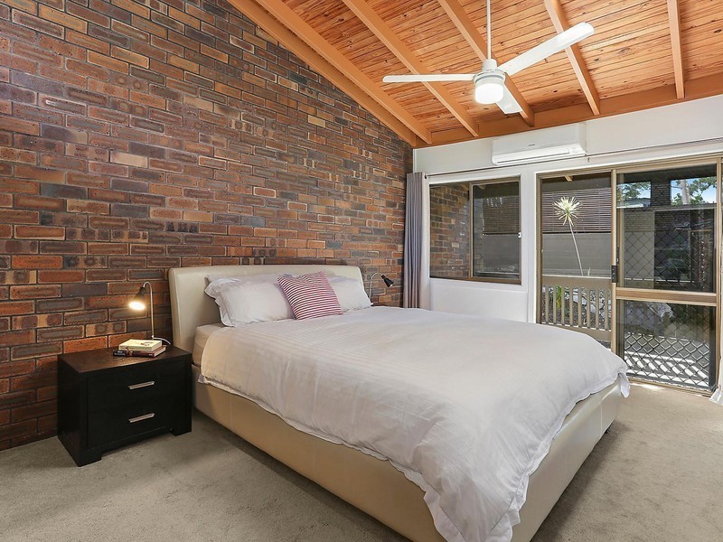 25 Kirkdale Road, Chapel Hill QLD 4069