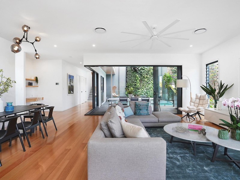 8 Glencairn Avenue, Indooroopilly QLD 4068