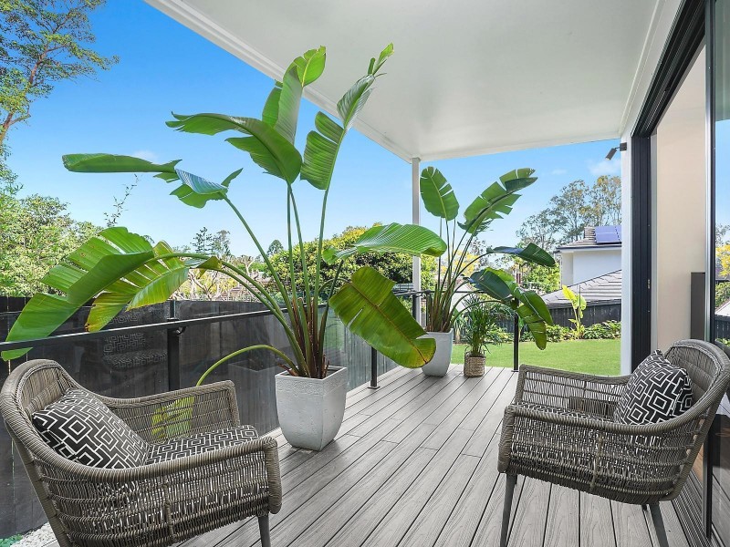 8 Glencairn Avenue, Indooroopilly QLD 4068