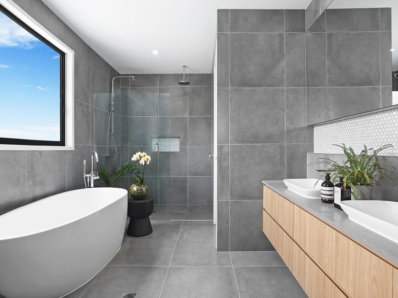 8 Glencairn Avenue, Indooroopilly QLD 4068