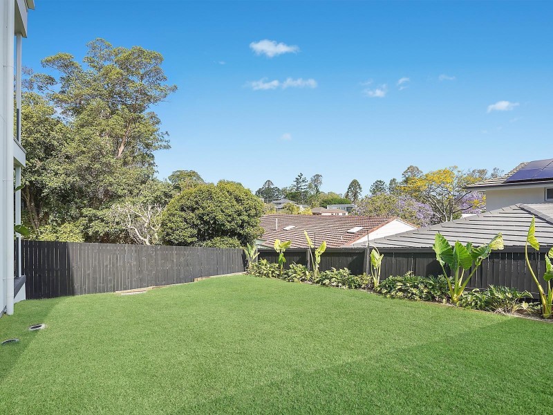 8 Glencairn Avenue, Indooroopilly QLD 4068