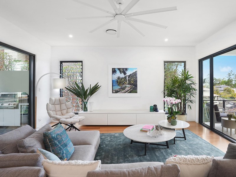 8 Glencairn Avenue, Indooroopilly QLD 4068