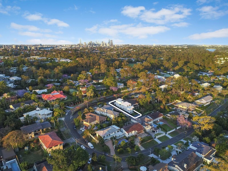 8 Glencairn Avenue, Indooroopilly QLD 4068