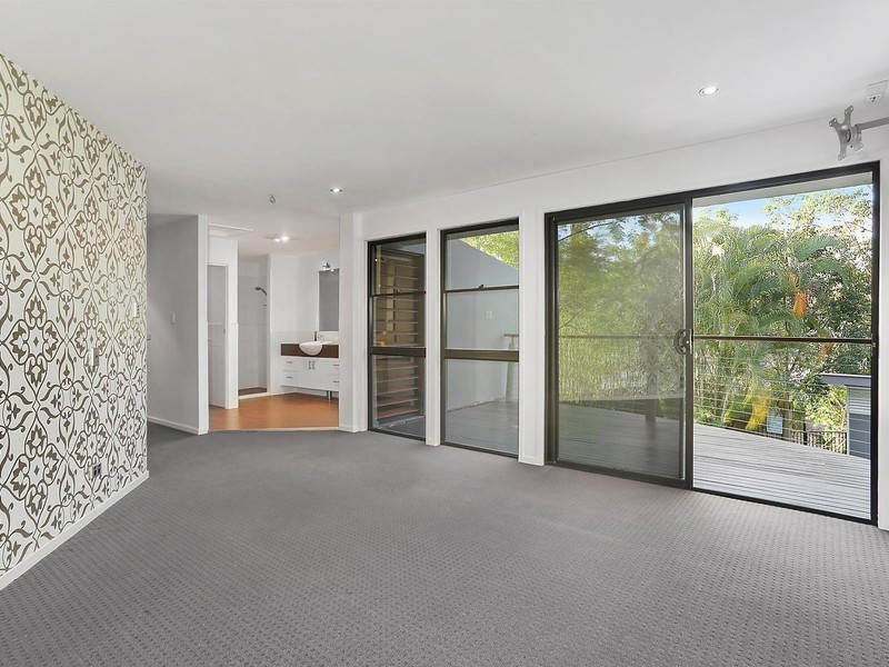 10 Hartfield Drive, Bardon QLD 4065