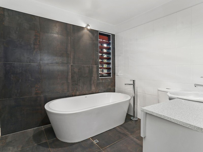 10 Hartfield Drive, Bardon QLD 4065