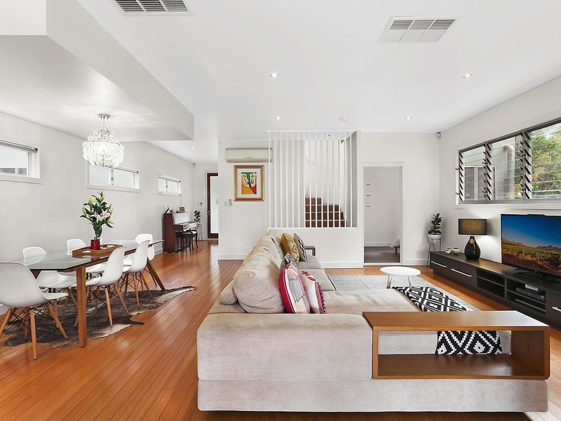 60 King Arthur Terrace, Tennyson QLD 4105