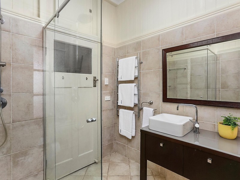 4 Keltie Street, Taringa QLD 4068