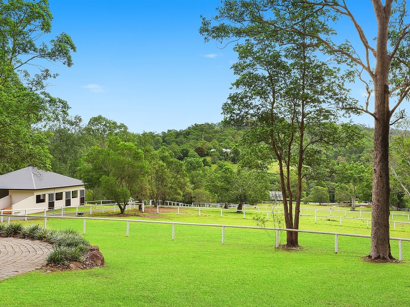 277 Gold Creek Road, Brookfield QLD 4069