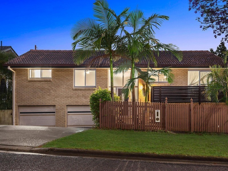 7 Rowena Street, Kenmore QLD 4069