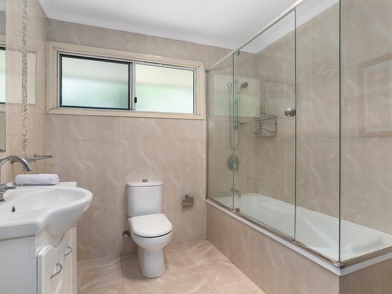 7 Rowena Street, Kenmore QLD 4069