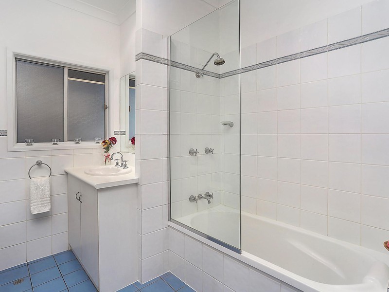 156 Taringa Parade, Indooroopilly QLD 4068