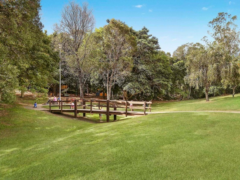 10 Diamantina Street, Chapel Hill QLD 4069