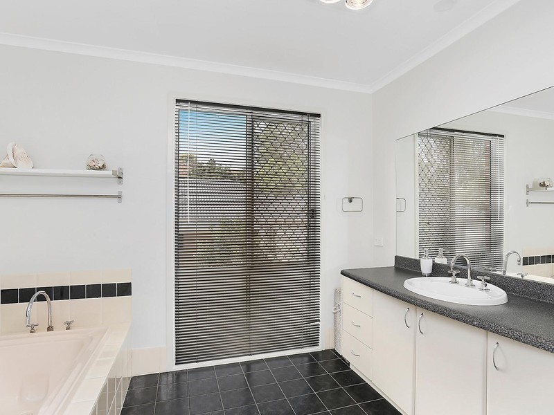 25 Toorak Place, Forest Lake QLD 4078