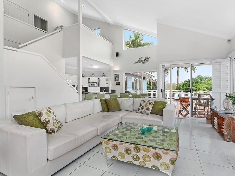 7 Moncrieff Court, Mount Ommaney QLD 4074