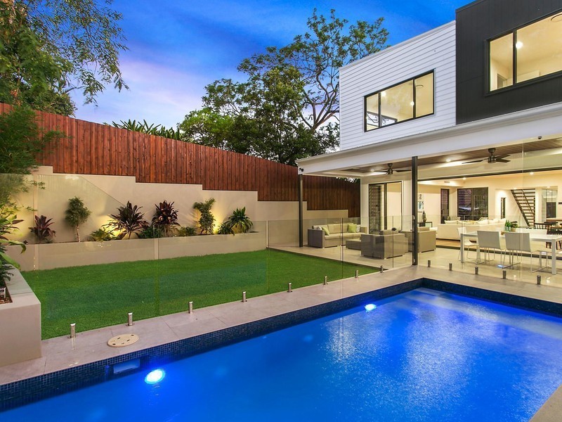 12A Kanumbra Street, Coorparoo QLD 4151