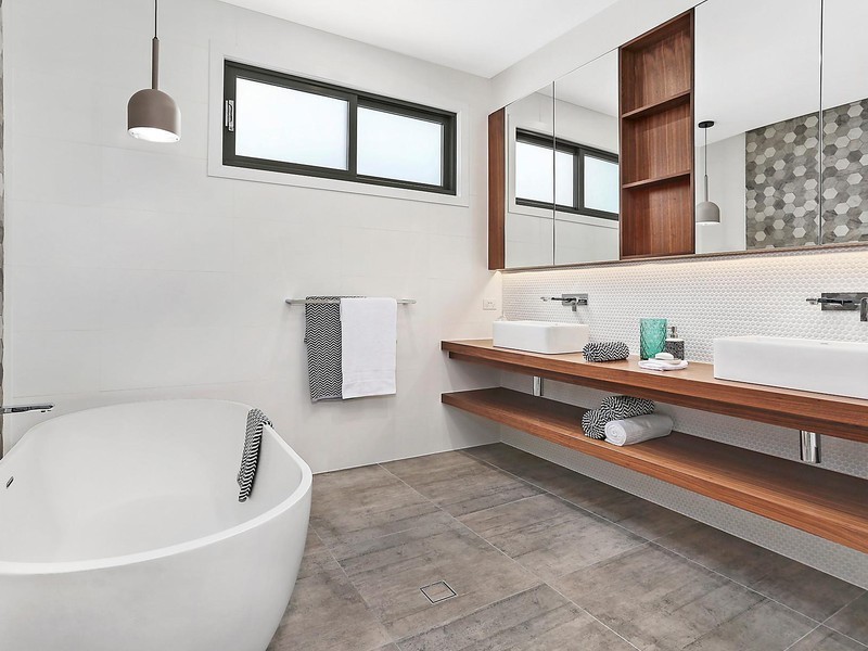 12A Kanumbra Street, Coorparoo QLD 4151