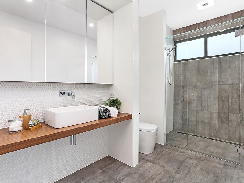 12A Kanumbra Street, Coorparoo QLD 4151