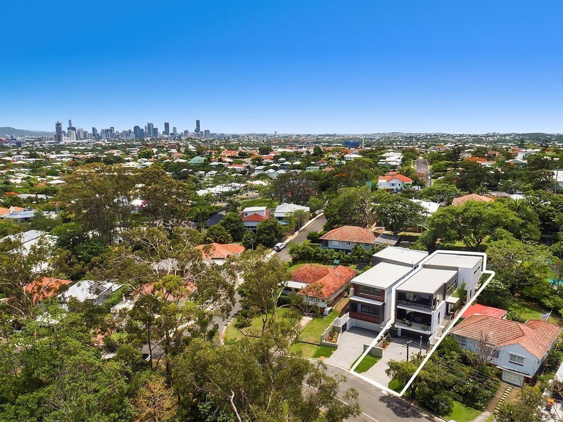 12A Kanumbra Street, Coorparoo QLD 4151