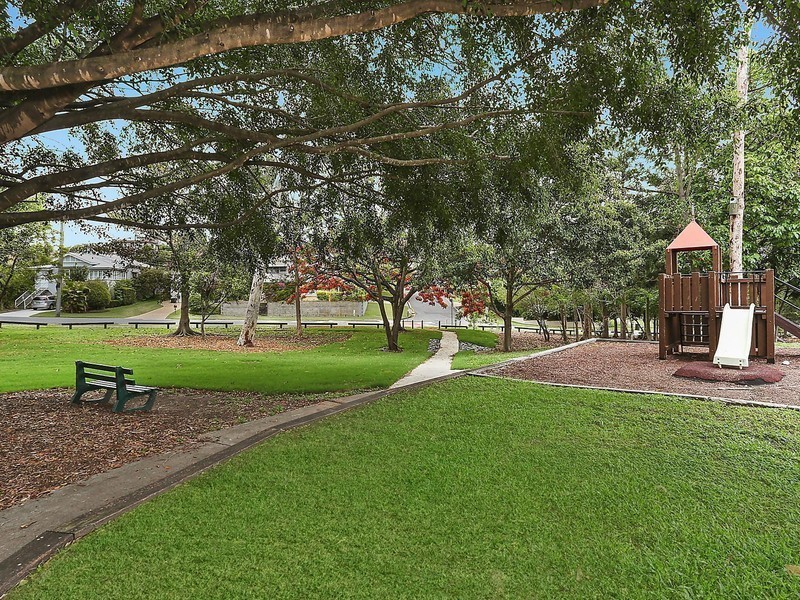 12A Kanumbra Street, Coorparoo QLD 4151