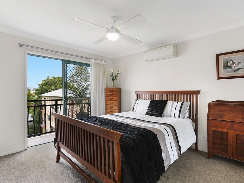4/23 Burns Road, Toowong QLD 4066