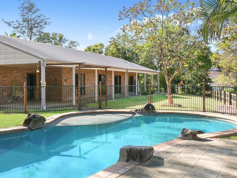 9 Logan Court, Clear Mountain QLD 4500