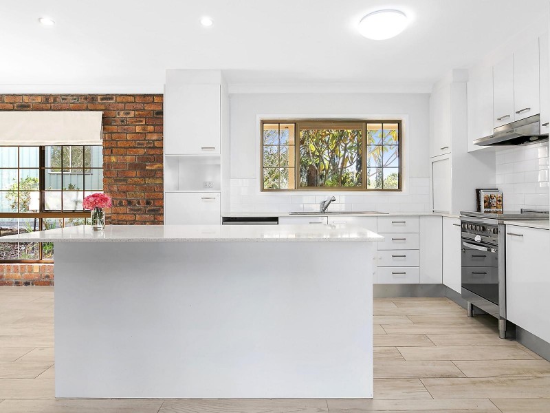 9 Logan Court, Clear Mountain QLD 4500