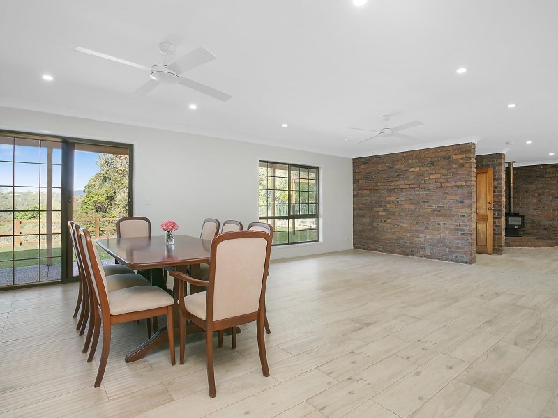 9 Logan Court, Clear Mountain QLD 4500