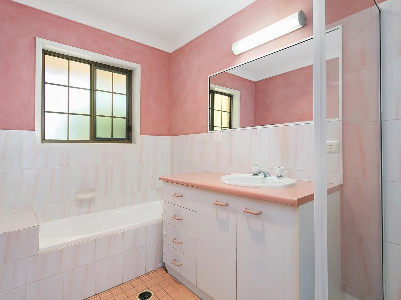 9 Logan Court, Clear Mountain QLD 4500