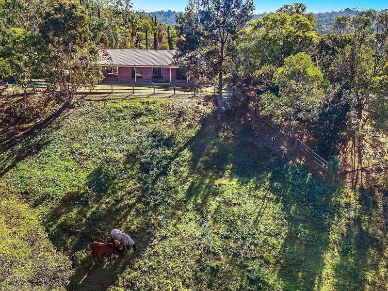9 Logan Court, Clear Mountain QLD 4500