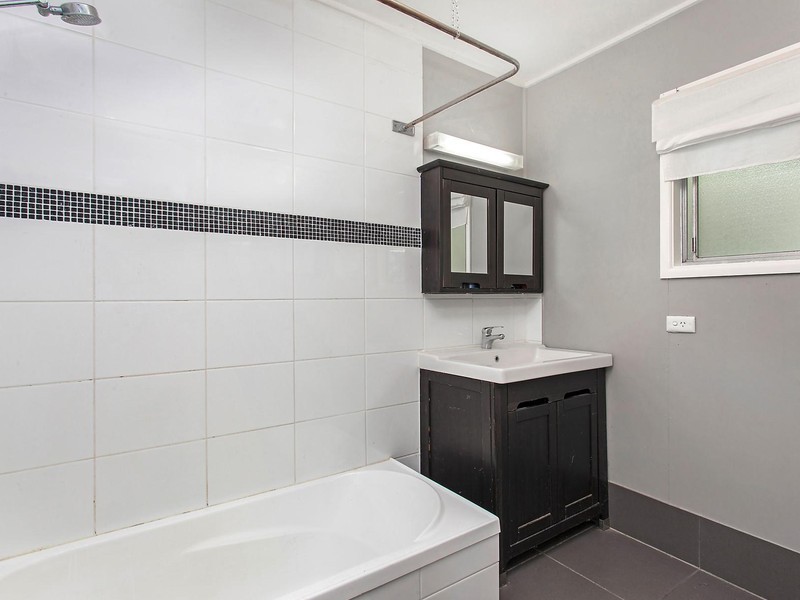 1 Dewrang Street, Chapel Hill QLD 4069