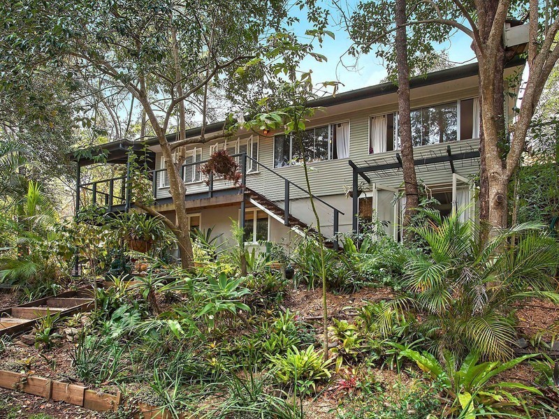 1 Dewrang Street, Chapel Hill QLD 4069