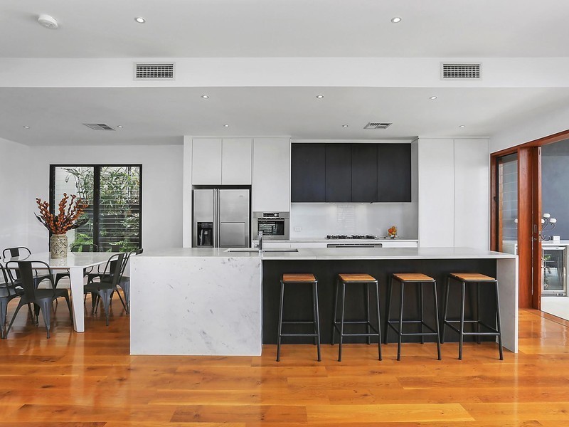 35 Tennyson Street, Norman Park QLD 4170