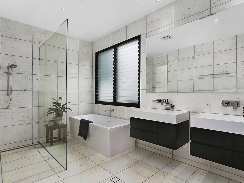 35 Tennyson Street, Norman Park QLD 4170