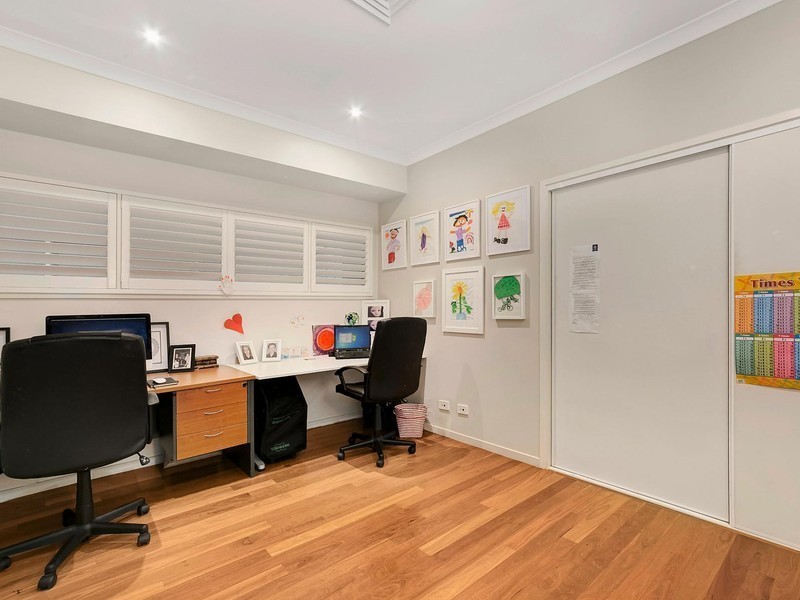 34 Raceview Avenue, Hendra QLD 4011