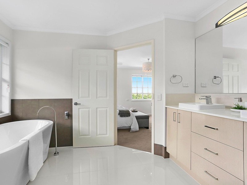 7 Meiers Road, Indooroopilly QLD 4068