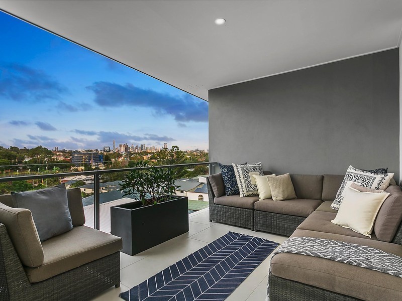 16 Kings Road, Taringa QLD 4068