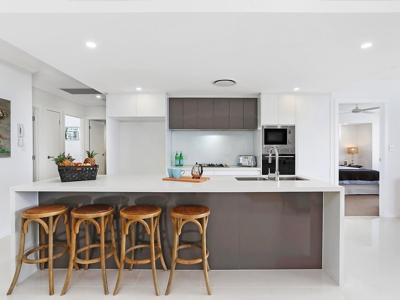 16 Kings Road, Taringa QLD 4068