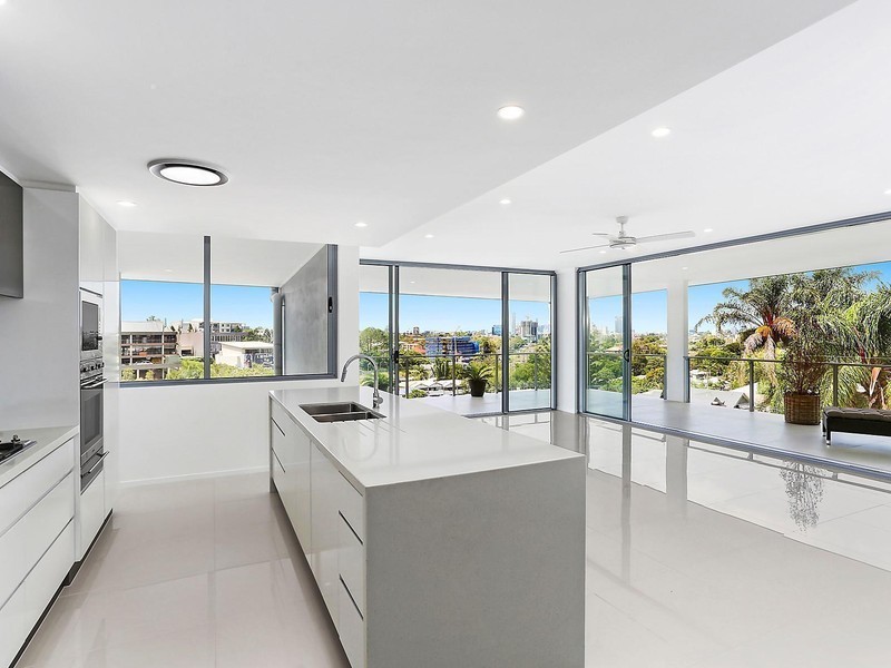 16 Kings Road, Taringa QLD 4068