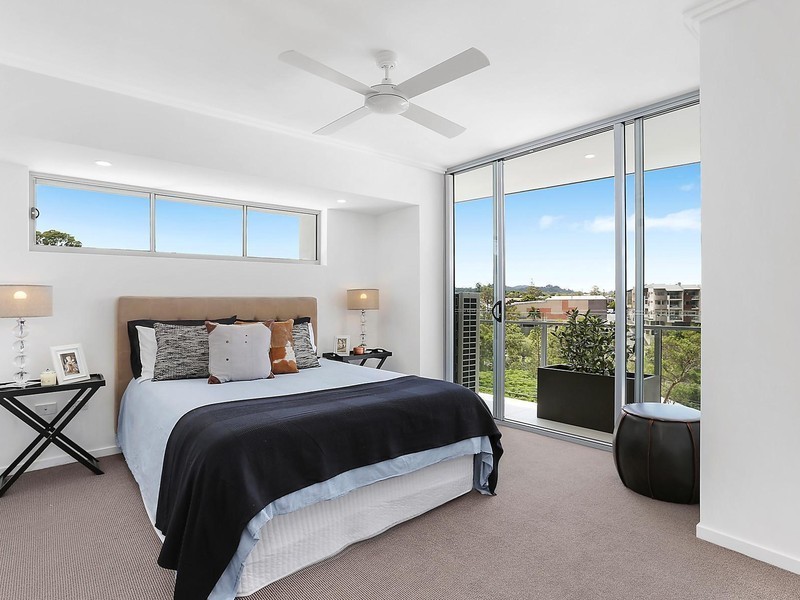 16 Kings Road, Taringa QLD 4068