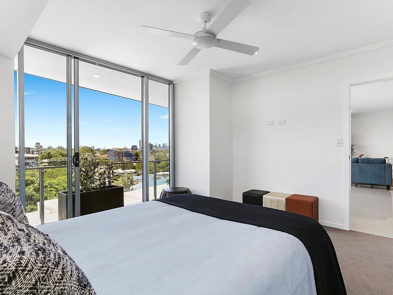 16 Kings Road, Taringa QLD 4068