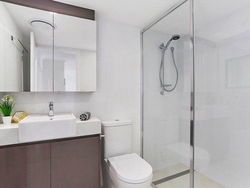 16 Kings Road, Taringa QLD 4068