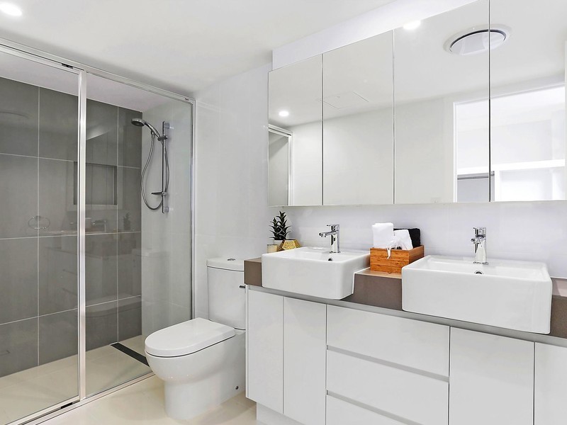 16 Kings Road, Taringa QLD 4068